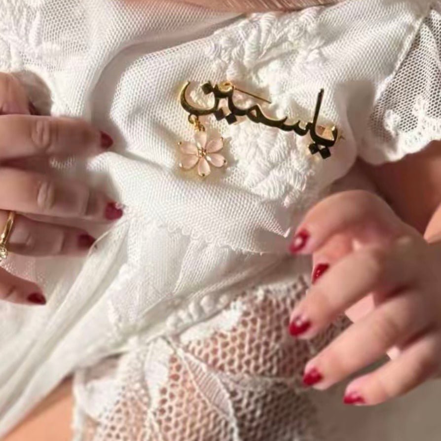 بروش بالاسم مطلي ذهب مع ورده كرستال بيبي بنك