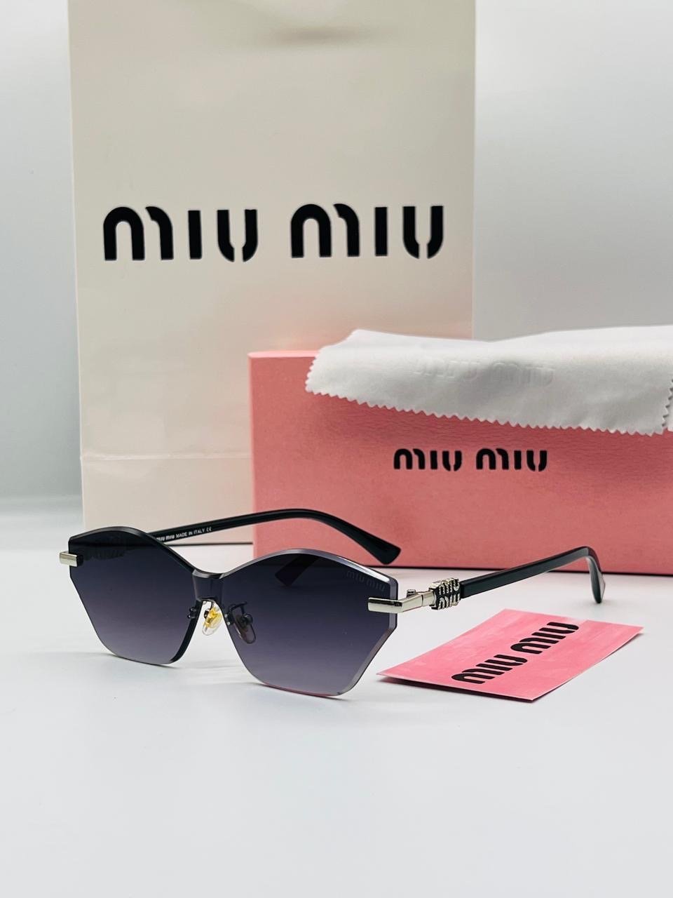 نظاره miu miu فضي