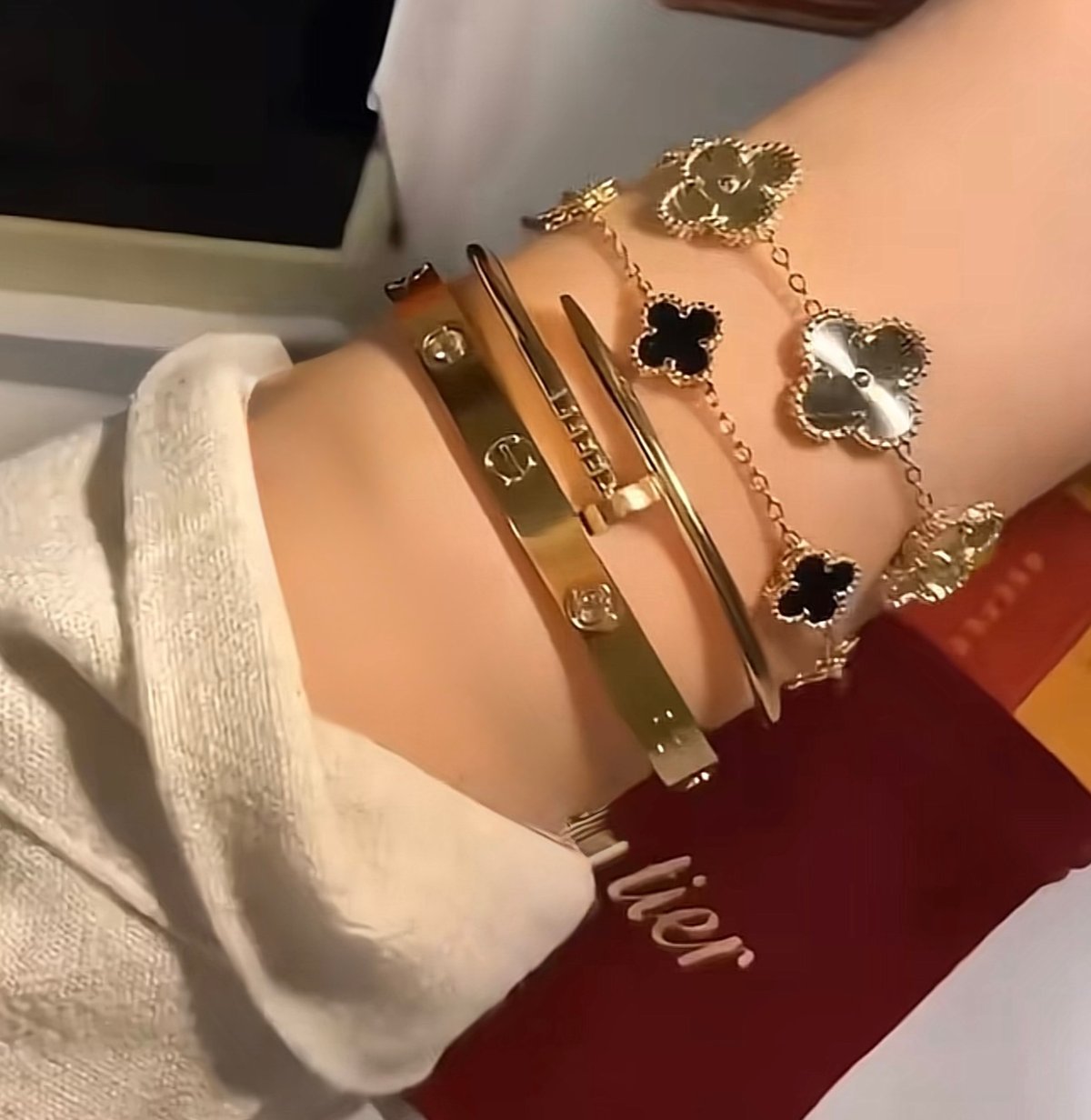 تنسيق 4بكج اساور مطلي ذهب