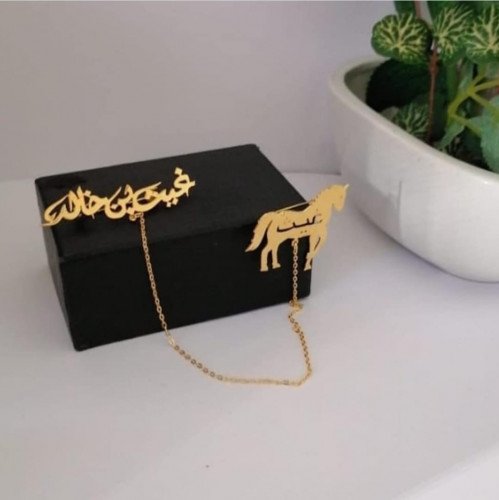 بروش بالاسم مطلي بالذهب